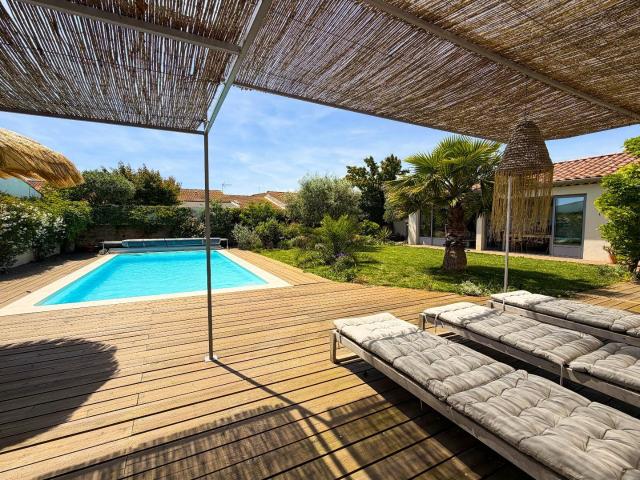 Maison récente avec logement indépendant et piscine, côté Ba. 225m² Balaruc les Bains