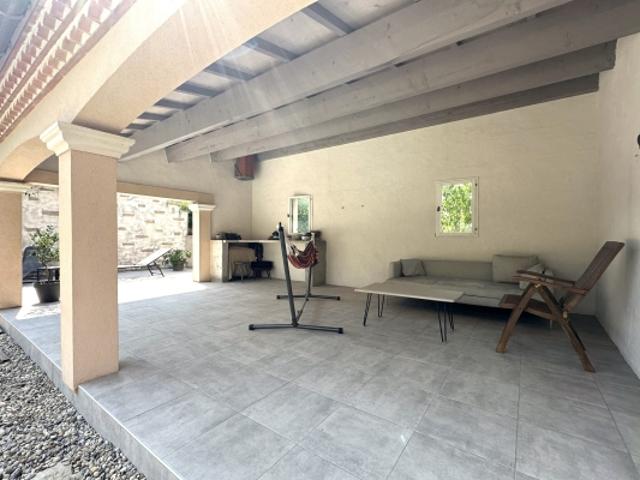 Maison récente avec piscine garage et gîte. Terrain 1 500 m². Aucune nuisance