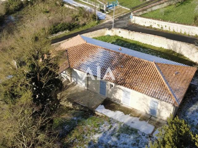 Maison récente avec vue panoramique ? Montignac sur Charente