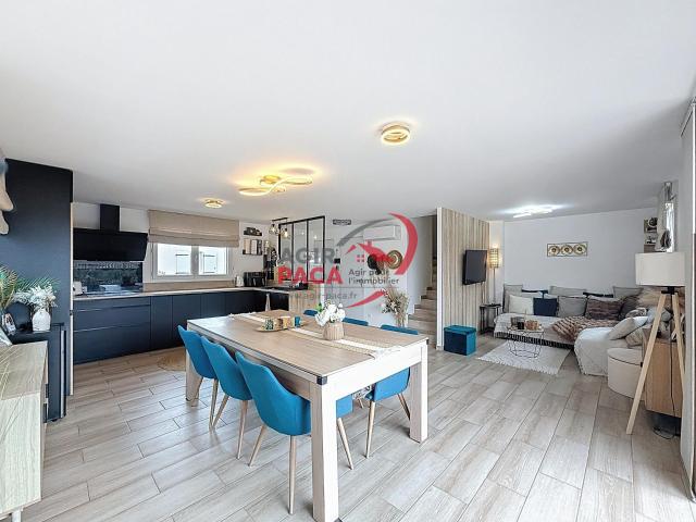 Maison récente de 87 m² avec piscine et jardin exposé plein Sud Location meublée