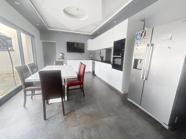Maison Recente De Plain Pied Avec Piscine Et Pool House 149m² Montauban