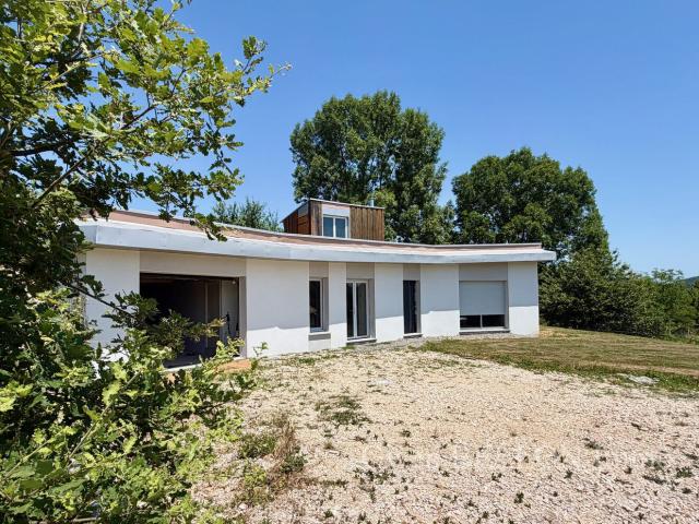 Maison récente de plain pied, DPE A, 120 m², 3 chambres, garage de 55 m², sur terrain de 2200 m2 avec vue Pyrénées
