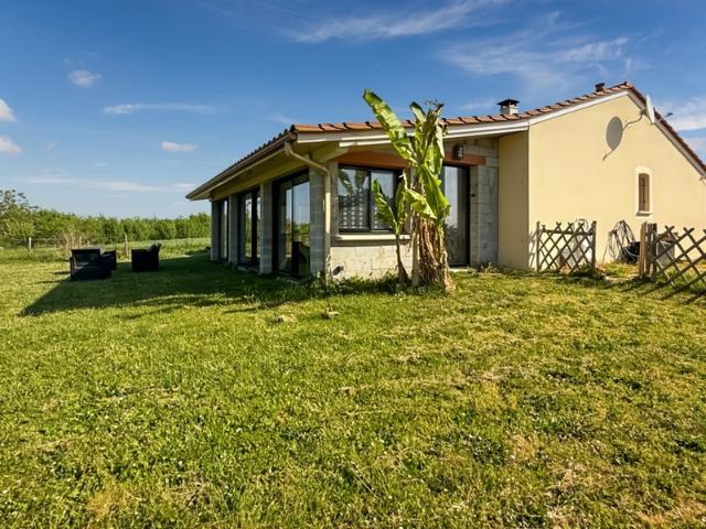 Maison récente plain pied 3 chambres avec véranda dans un cadre paisible