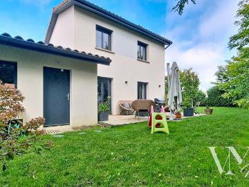 Maison récente sans vis à vis avec jardin et garage à proximité de Fontaines sur Saône
