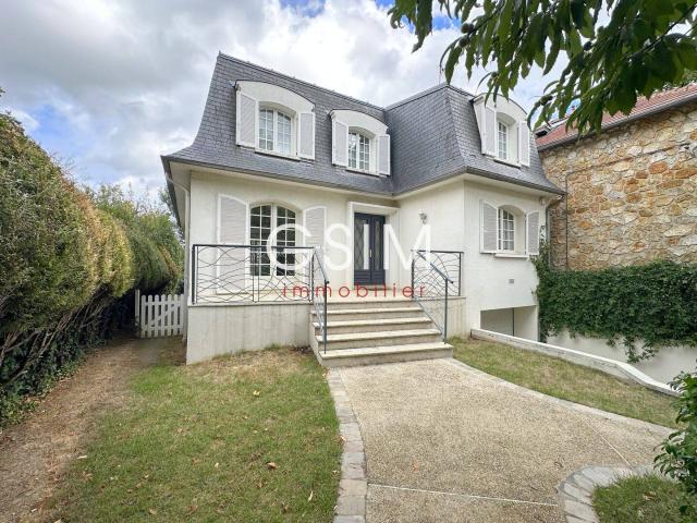 Maison refaite 6 chambres avec Jardin