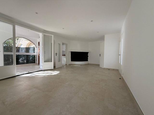 Maison rénovée PUGET SUR ARGENS avec jardin et dépendance