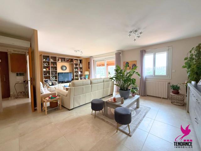 Maison rénovée, 4 chambres, vue Pyrénées, Jardin 1500 m²