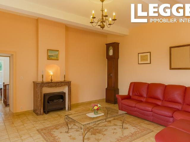 Maison rénovée 5 chambres dans village paisible des Hautes Pyrénées – paddock, granges, terrasse & accès Tarbe