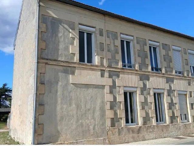 MAISON RÉNOVÉE 65 M² – 2 CHAMBRES + BUREAU – COUR PRIVATIVE & GARAGE