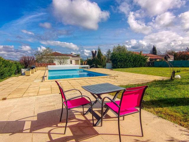 MAISON RENOVEE 163 m2 PISCINE 5x12M GITE INDEPENDANT TERRAIN
