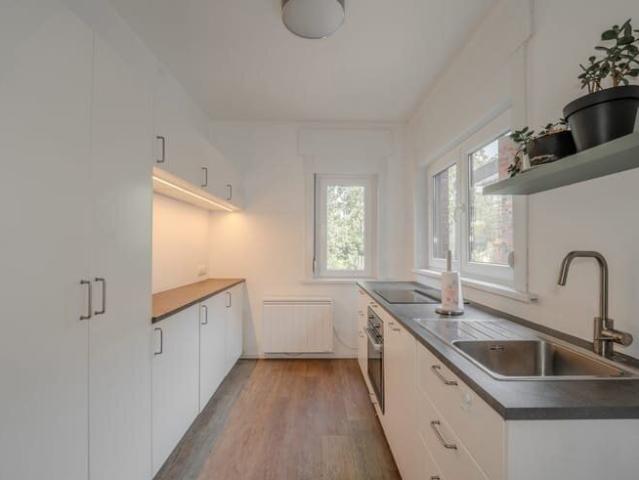 Maison rénovée 2 ch, bureau, jardin et grenier aménageable