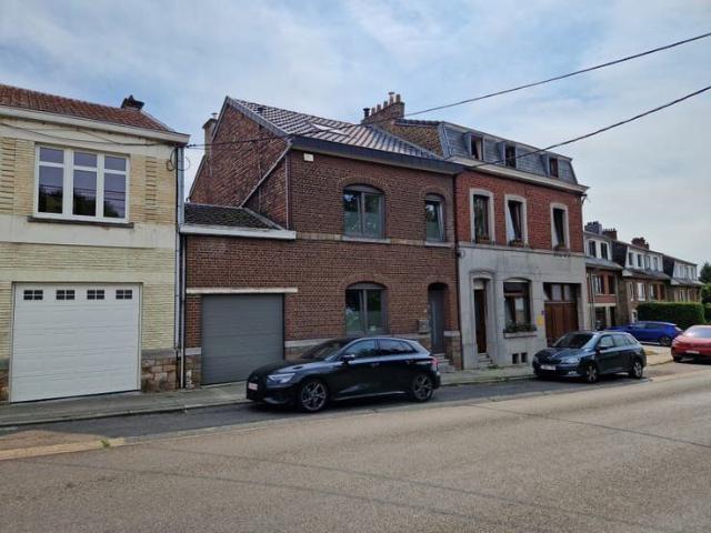 Maison rénovée 3 chambres + jardin, garage & panneaux PV