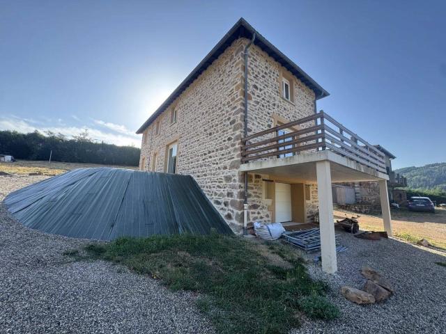 Maison rénovée T5 – 4 CHAMBRES – Saint Just d'Avray 1230 €/moi