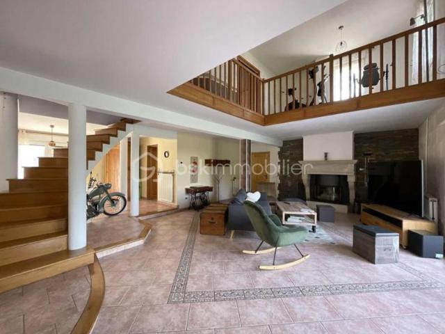 Maison rénovée à vendre Chevillon 225 m²
