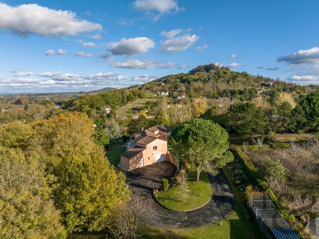 Maison rénovée à vendre en périphérie de Villeneuve sur Lot 174m² Penne d'Agenais