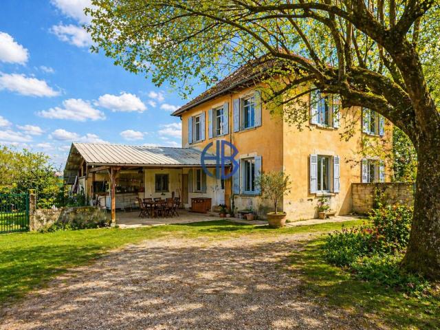 Maison Rénovée avec charme 145 m² à Faverges de la Tour 146m² Faverges de la Tour