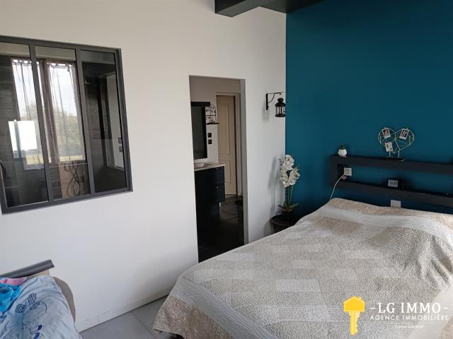 Maison rénovée avec dépendances au calme 127m² Mirambeau