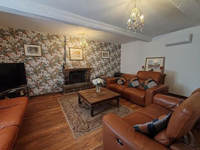 Maison rénovée avec dépendances et jardin 2000m²