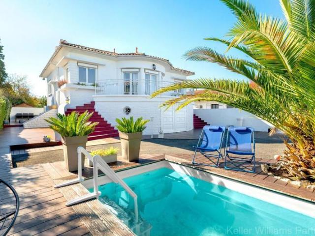 Villa de Standing avec Piscine et Jardin 213 m² de Pure Élégance