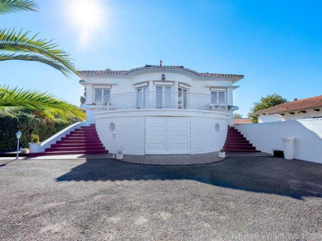 Villa de Standing avec Piscine et Jardin 213 m² de Pure Élégance