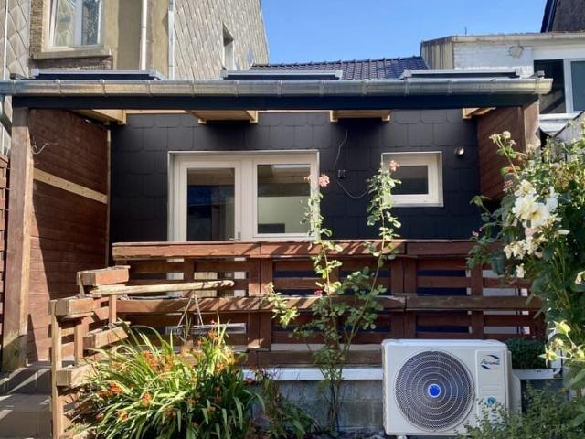 Maison rénovée avec jardin et terrasse – Couillet
