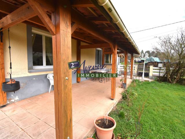 Maison rénovée avec jardin et dépendances