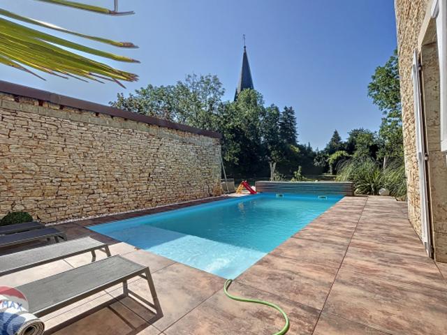 Maison rénovée avec piscine à Beaufort !