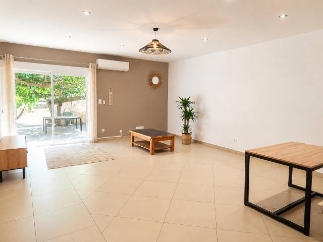 Maison rénovée avec toiture neuve, jardin piscinable et 4 ch. 161m² Lézignan Corbières