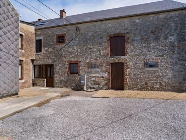 Maison rénovée avec vue dégagée sur les champs