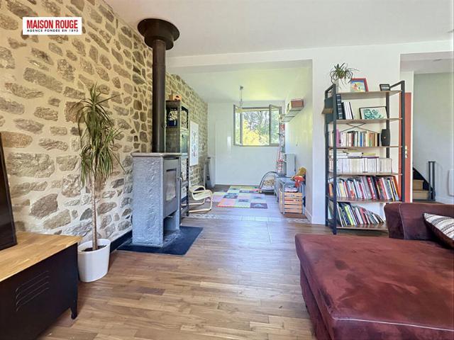 Maison rénovée avec 2 hectares de terrain et bois à Saint Marcan