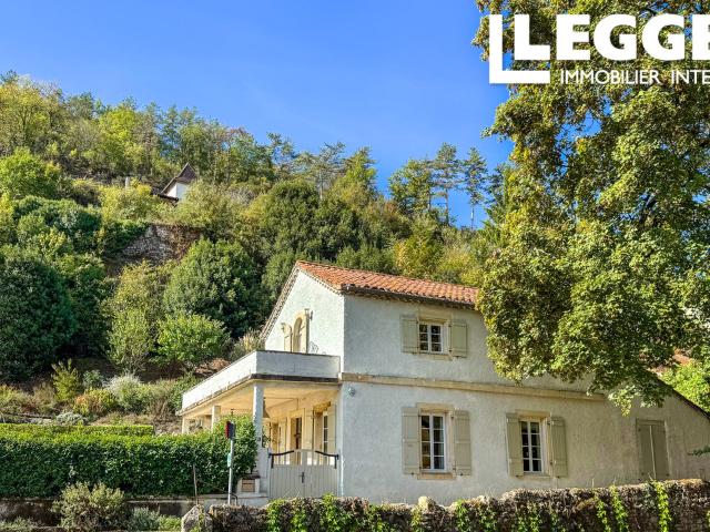 Maison rénovée de 5 chambres avec piscine chauffée et vue sur la rivière lot, à distance de marche d'Albas