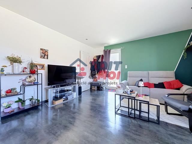 Maison rénovée de 120 m2 avec terrasse, piscine et garage