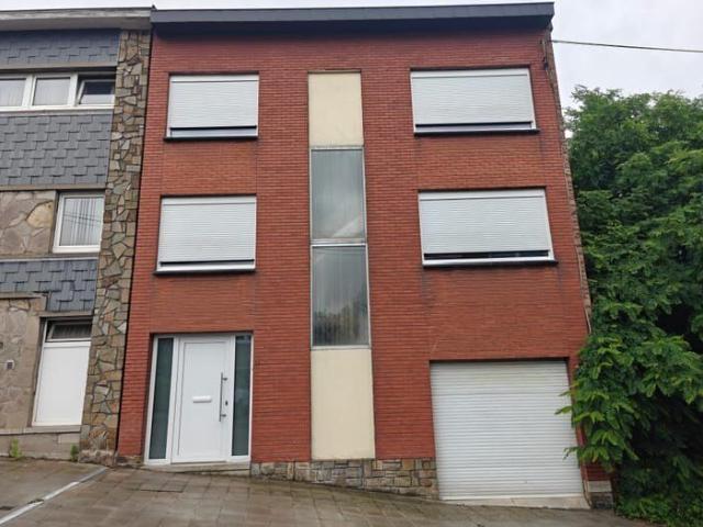 Maison rénovée de 130m² avec 2 chambres, garage et jardin
