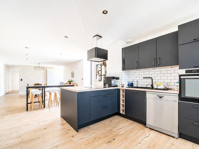 Maison rénovée de 141 m2 avec terrain de 990 m2 ? Secteur Domblans