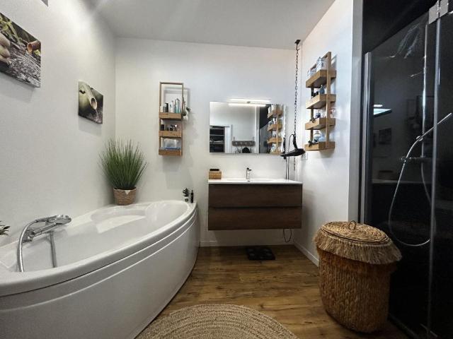 Maison rénovée de 153 m² – Marans, bord de Sèvres 153m² Marans