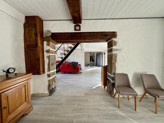 Maison rénovée de 243m² habitables. 243m² Dennevy