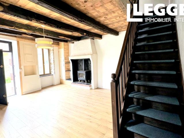 Maison rénovée de 2 chambres, pleine de caractère, à Rozier Saint Georges