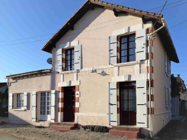 Maison rénovée en pierre 94m² Vinax
