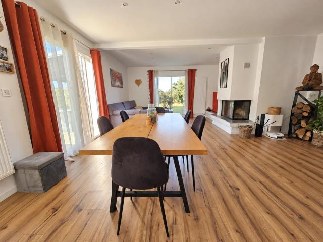 Maison Rénovée – Env. 145 M² – 4 Chambres – Dpe B – Terrain. 145m² Cognin les Gorges
