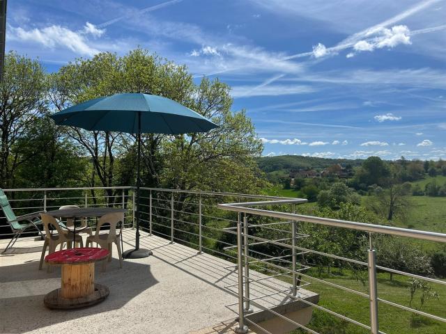 Maison rénovée sur 5740 m2 de terrain 112m² Causse et Diège