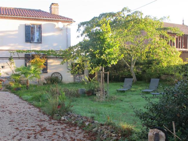 Maison restaurée au calme avec dépendances et terrain 250m² Saint Sever de Rustan