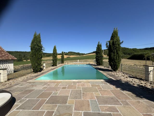 Maison Restaurée avec Goût, Gîte Indépendant, Piscine et Vue. 370m² Seissan