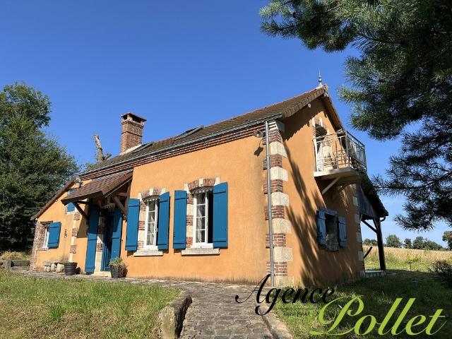 Maison restaurée, vue dégagée, grange et terrain non clos