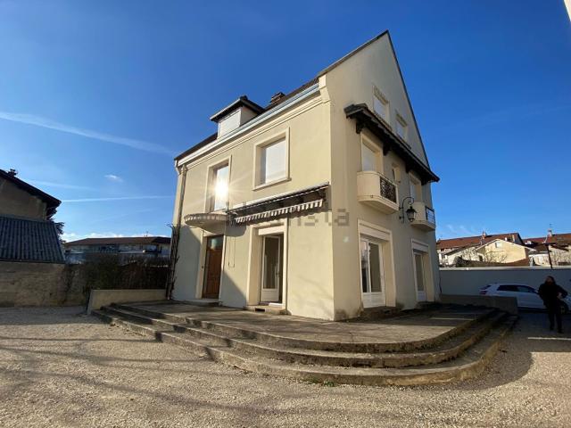 Maison, Rives
