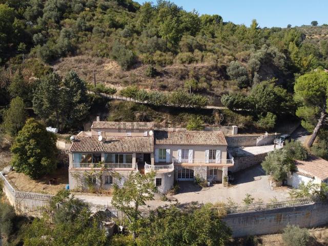 Maison, Riez