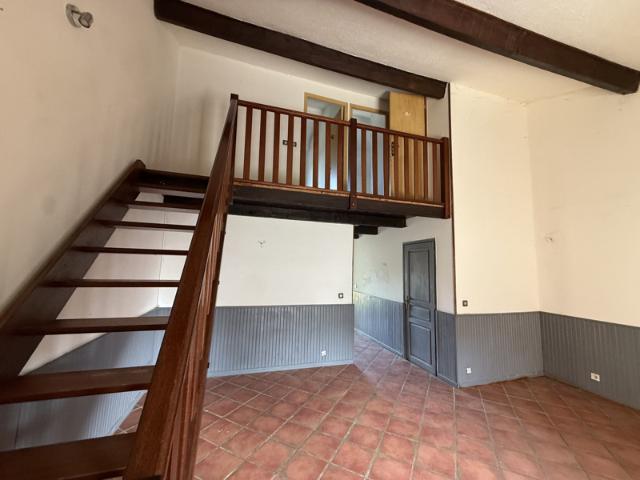 MAISON T3 à rafraichir avec cour et jardinet