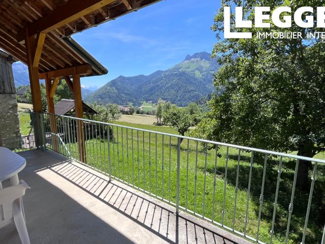 Maison T3 au calme à vendre à Doucy en Bauges, vue dégagée, climat agréable et grange de 150 m² à aménager