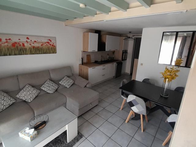 Maison T3 avec terrasse et parking dans une copropriété avec piscine
