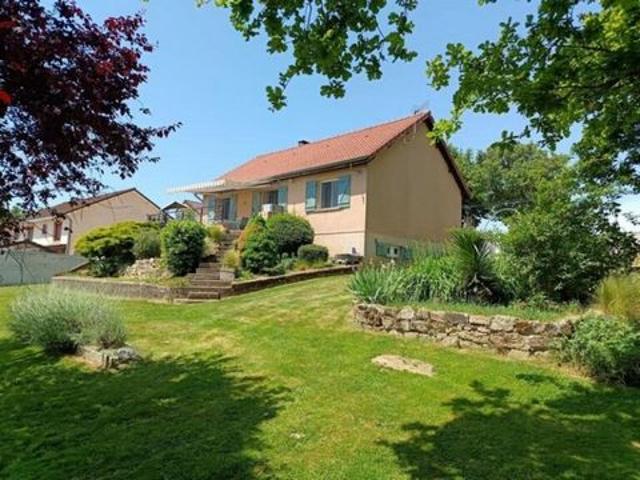 Maison T4+1 dans une impasse au calme avec accès de plain pied possible, terrasse avec magnifique panorama campagnard