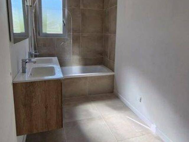 Maison T4 80 m² 1300 € avec jardin/parking